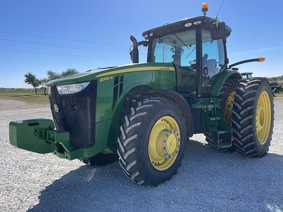 Image of John Deere 8335R equipment image 2