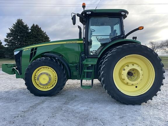 Image of John Deere 8335R equipment image 4