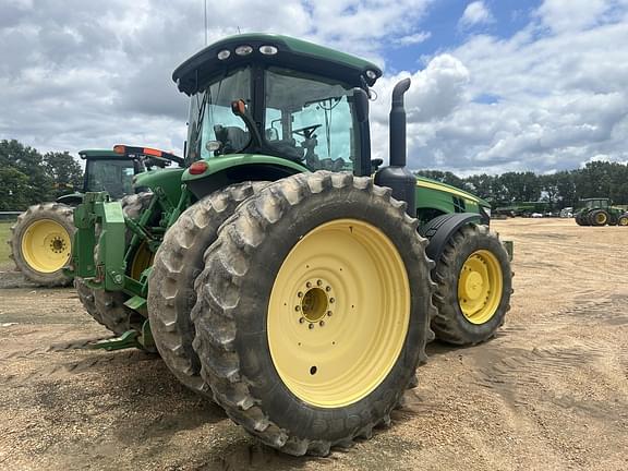 Image of John Deere 8335R equipment image 3