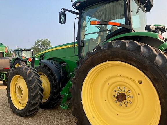 Image of John Deere 8335R equipment image 2