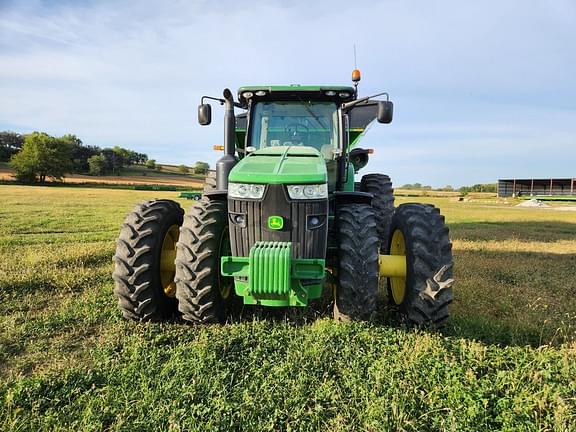 Image of John Deere 8335R equipment image 1