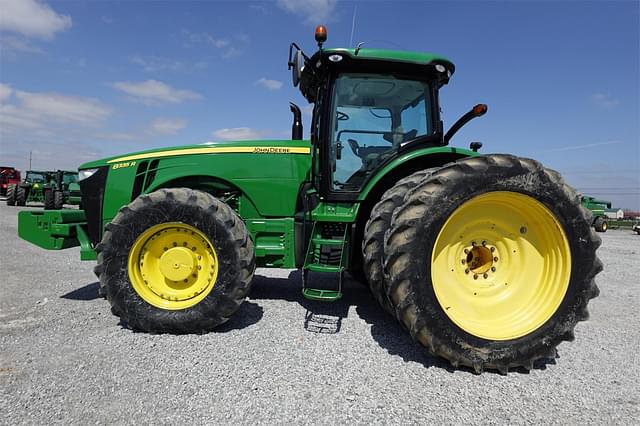 Image of John Deere 8335R equipment image 2