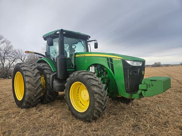 Image of John Deere 8335R equipment image 2