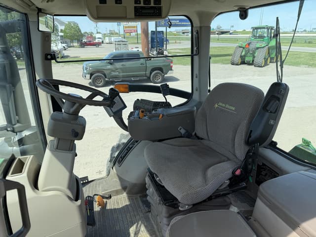 Image of John Deere 8335R equipment image 3