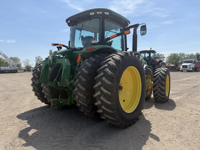 Image of John Deere 8335R equipment image 2
