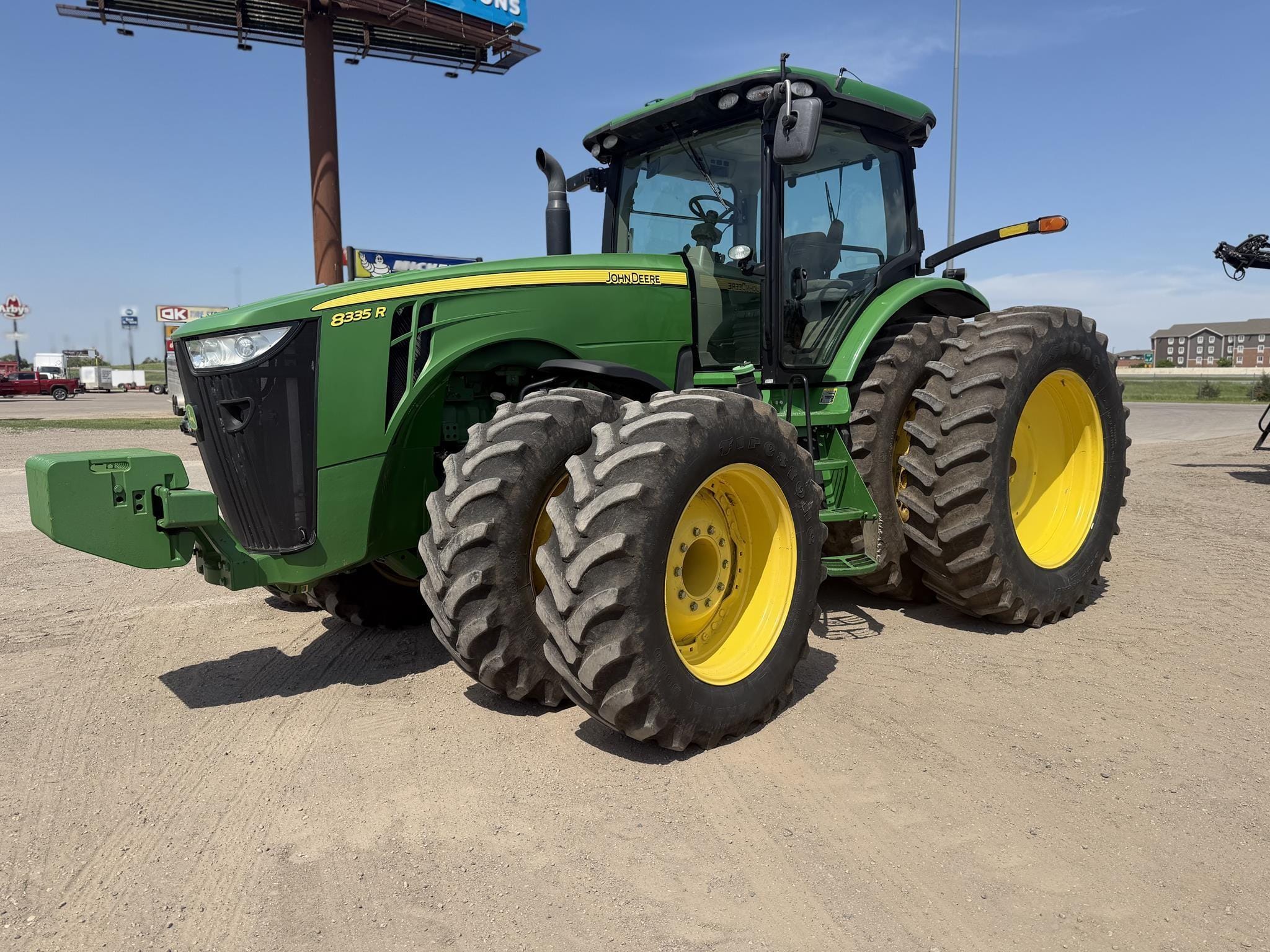 2012 John Deere 8335R Equipment Image0