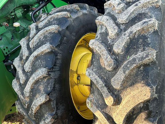 Image of John Deere 8335R equipment image 1