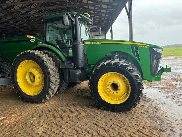 Image of John Deere 8335R equipment image 1