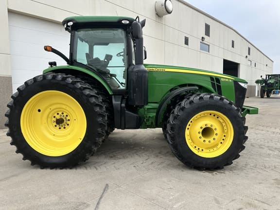 Image of John Deere 8335R equipment image 1