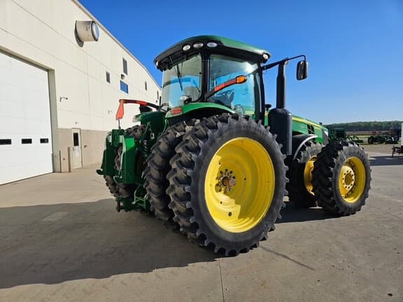 Image of John Deere 8335R equipment image 2