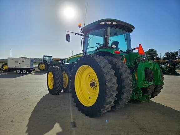 Image of John Deere 8335R equipment image 4