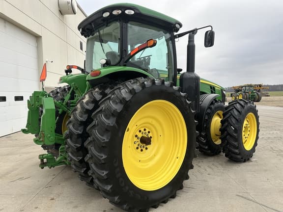 Image of John Deere 8335R equipment image 2