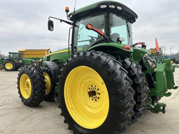 Image of John Deere 8335R equipment image 4