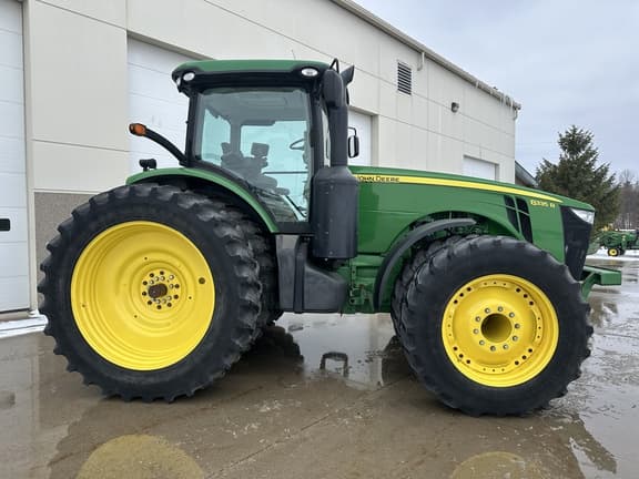 Image of John Deere 8335R equipment image 1