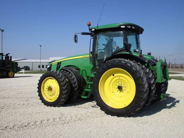 Image of John Deere 8335R equipment image 2