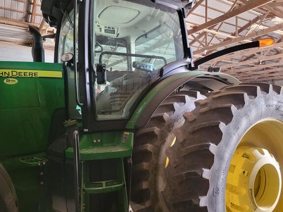 Image of John Deere 8335R equipment image 1