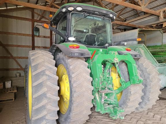 Image of John Deere 8335R equipment image 2
