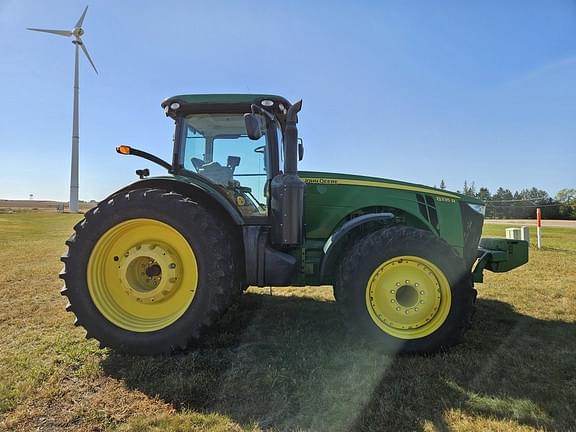 Image of John Deere 8335R equipment image 2