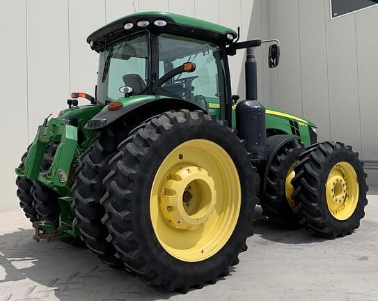 Image of John Deere 8335R equipment image 2