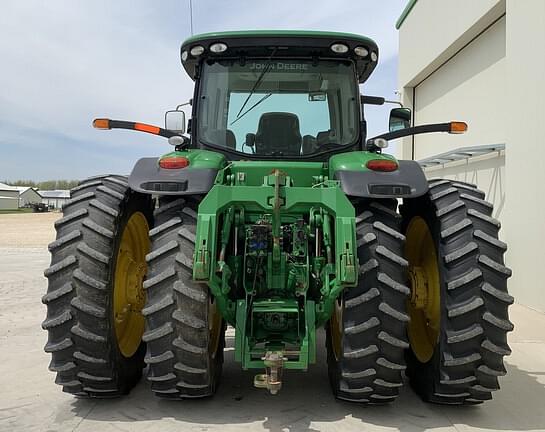 Image of John Deere 8335R equipment image 3