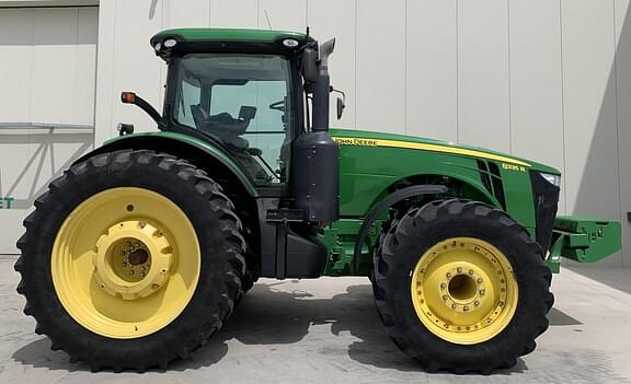 Image of John Deere 8335R equipment image 1
