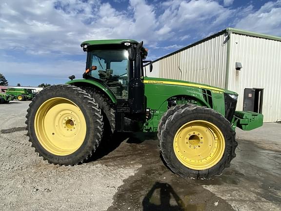 Image of John Deere 8335R equipment image 3