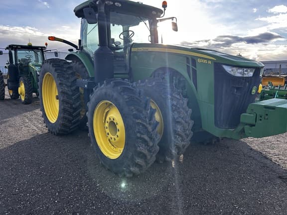 Image of John Deere 8335R equipment image 2