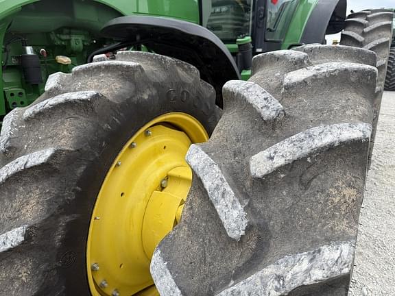 Image of John Deere 8335R equipment image 4