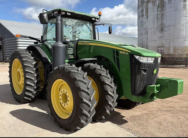 Image of John Deere 8335R equipment image 3