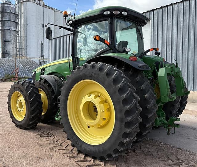 Image of John Deere 8335R equipment image 4