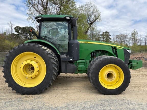Image of John Deere 8335R equipment image 1
