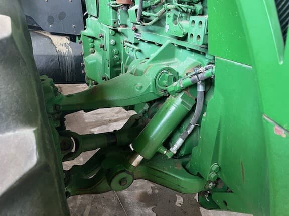 Image of John Deere 8335R equipment image 4