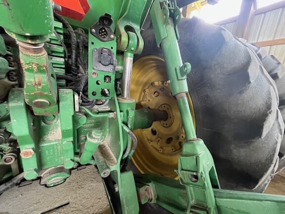 Image of John Deere 8335R equipment image 3