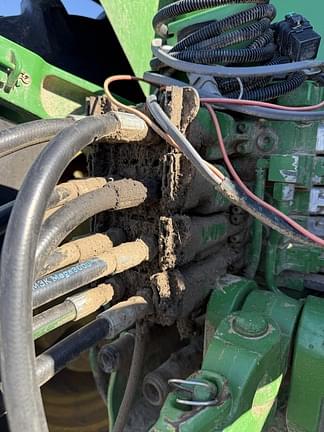 Image of John Deere 8335R equipment image 4