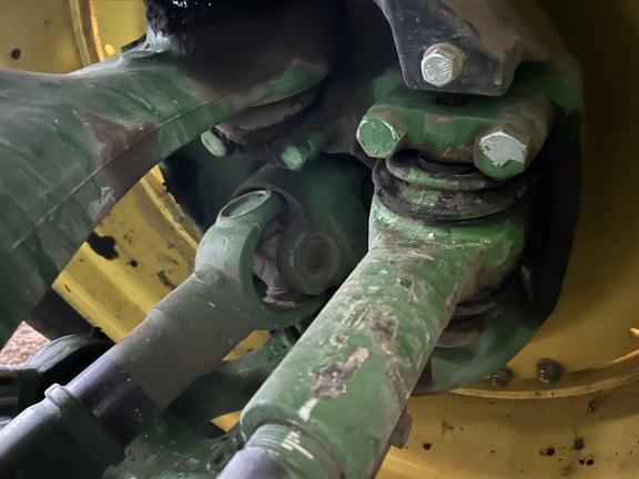 Image of John Deere 8335R equipment image 2