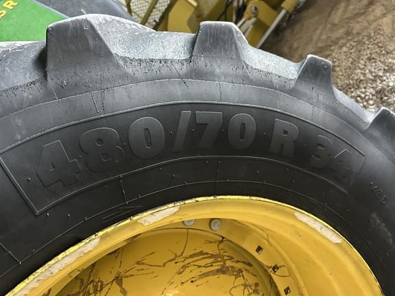 Image of John Deere 8335R equipment image 1