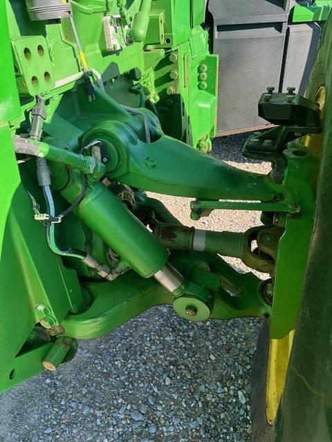 Image of John Deere 8335R equipment image 4