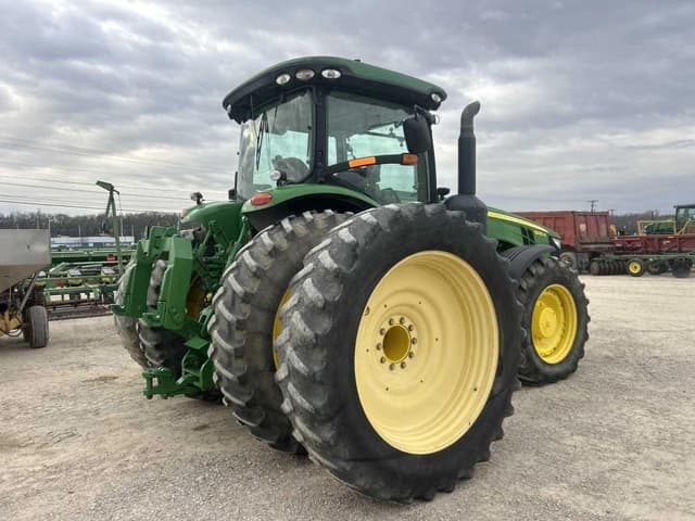 Image of John Deere 8335R equipment image 2
