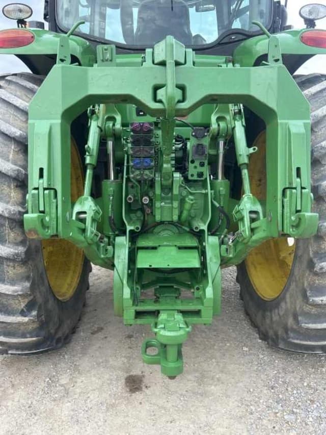 Image of John Deere 8335R equipment image 4