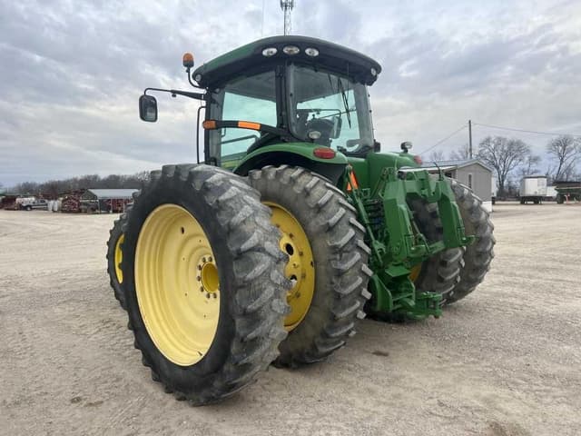 Image of John Deere 8335R equipment image 3