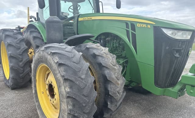 Image of John Deere 8335R equipment image 1