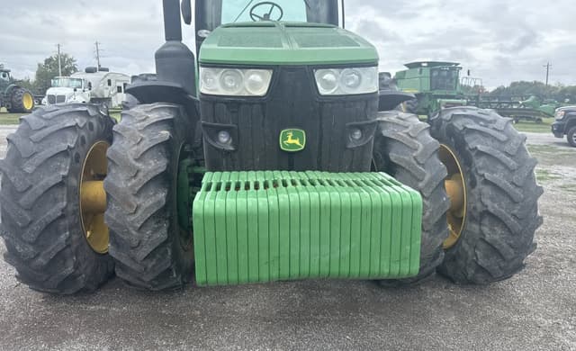 Image of John Deere 8335R equipment image 2