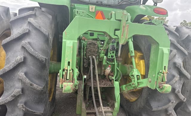 Image of John Deere 8335R equipment image 3