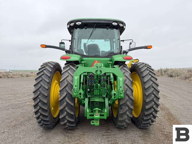 Image of John Deere 8335R equipment image 4