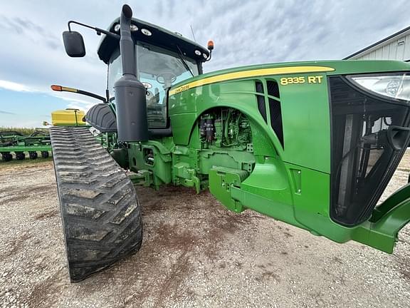 Image of John Deere 8335RT equipment image 1