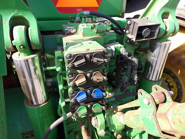 Image of John Deere 8335RT equipment image 1