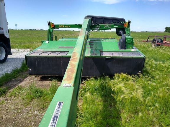 Main image John Deere 835