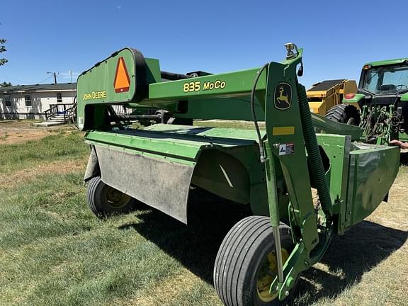 Image of John Deere 835 MoCo equipment image 1