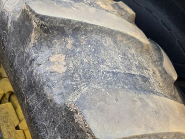 Image of John Deere 8360R equipment image 2