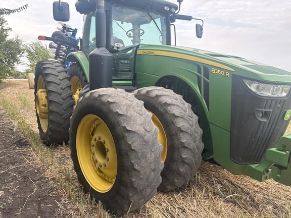 Image of John Deere 8360R equipment image 4
